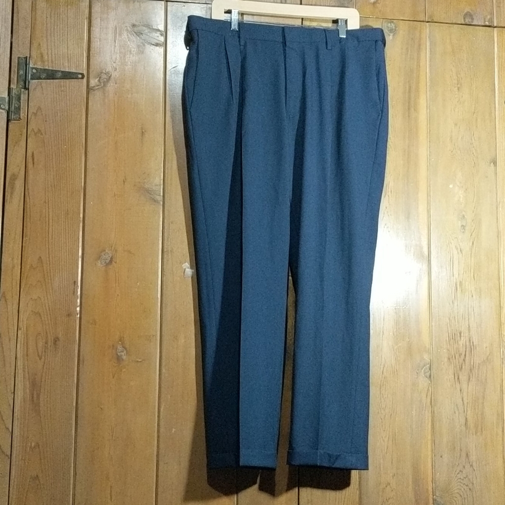 Haggar Classic Fit Premium No Iron Khaki Pants, 38